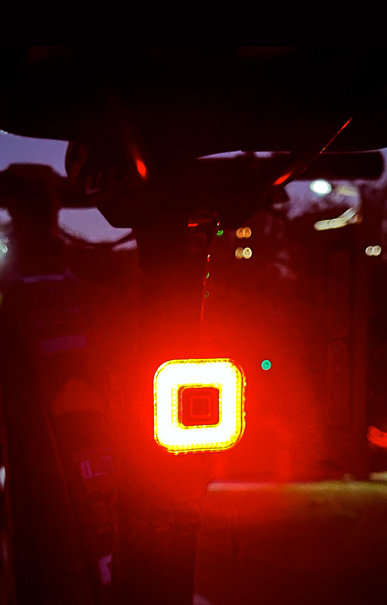 路刻智能尾灯ROOOAD BT01